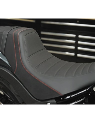 Asiento Harley Davidson Switchback - Costuras en rojo